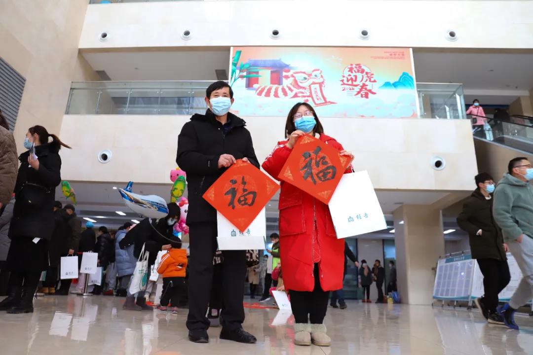 【翰墨迎春】宿迁市书法家协会书法家走进市钟吾医院写春联、送祝福(图5)